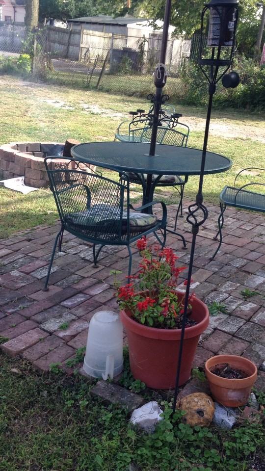 3235 N Kenwood Ave - Photo 2 of 5