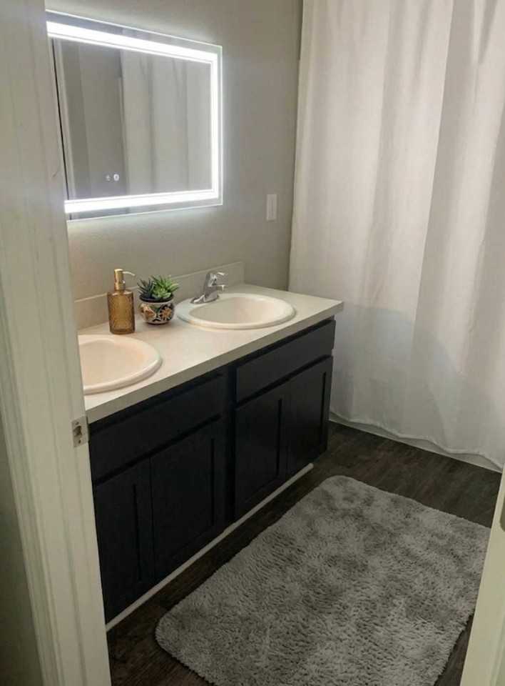 211 Teakwood Dr - Photo 5 of 8