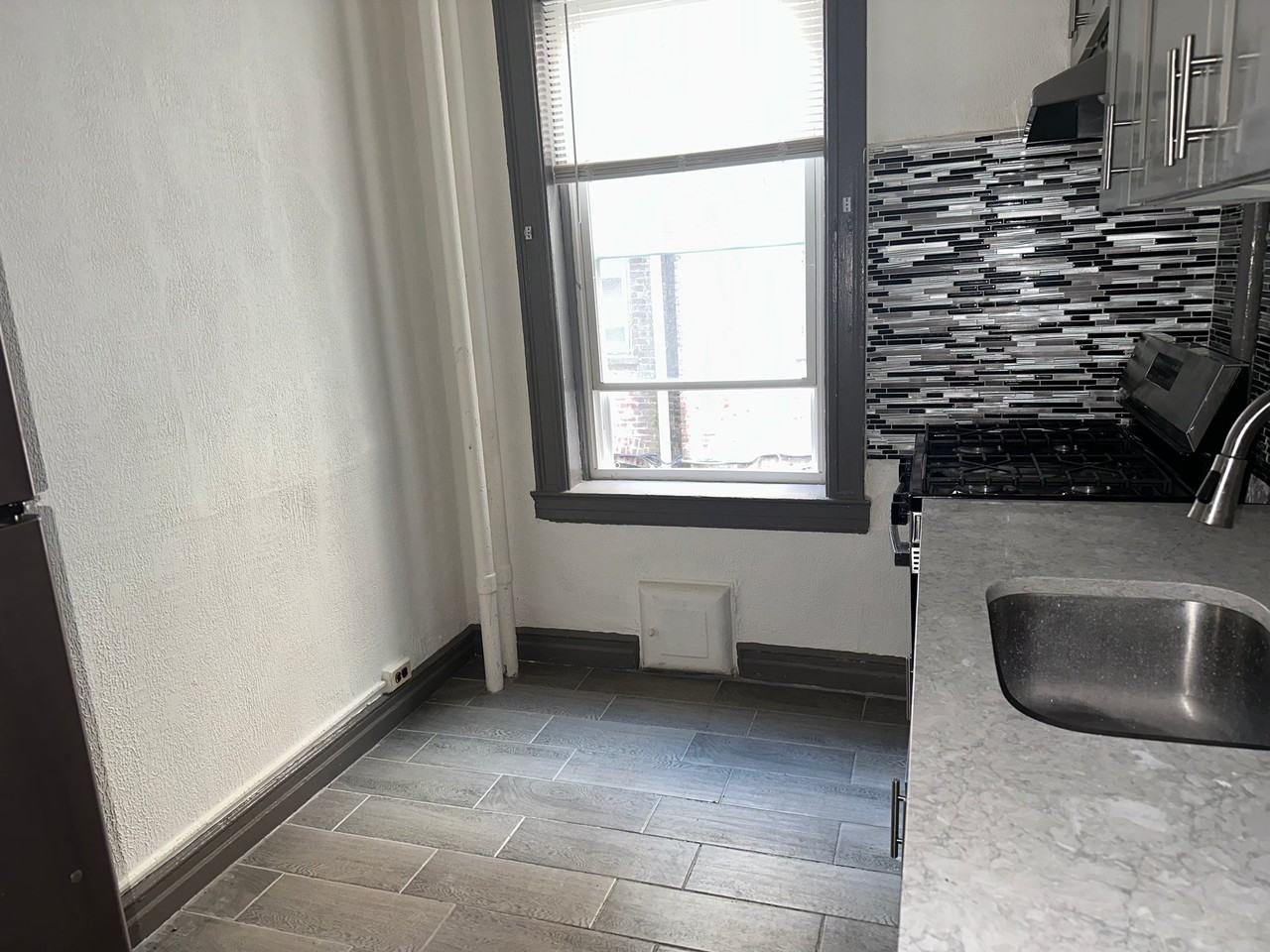 804 Avenue C #8 - Photo 3 of 14