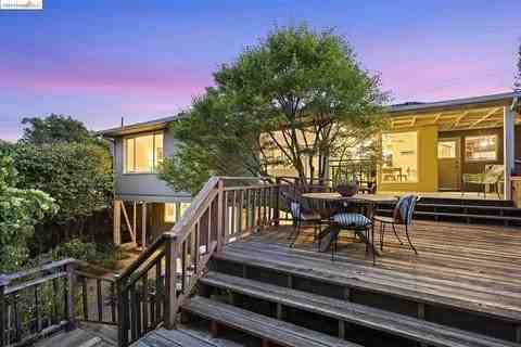 4254 Gregory St - Photo 3 of 50