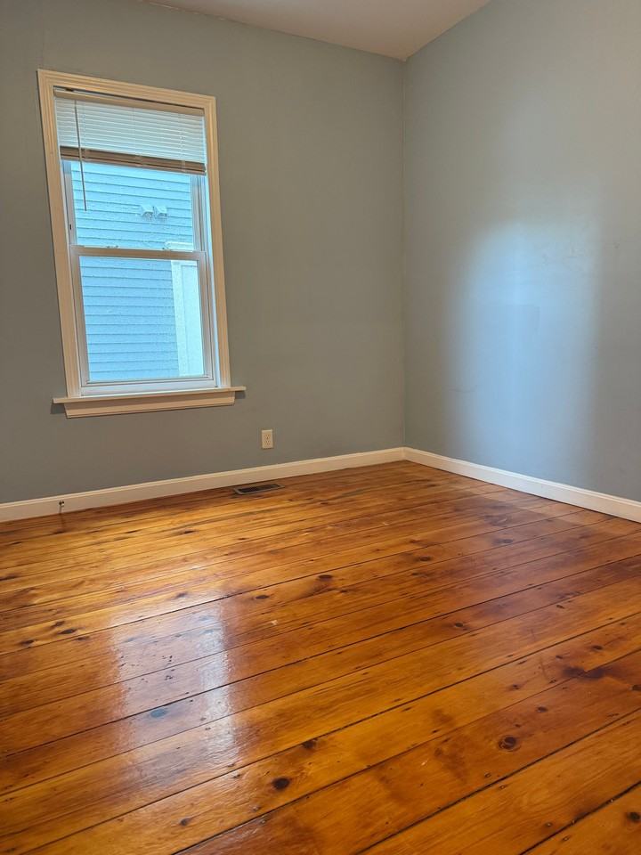 69 Catharine St #1 - Photo 4 of 17