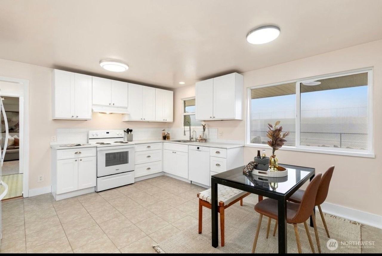 1301 Edmonds Ave Ne #1 - Photo 4 of 12