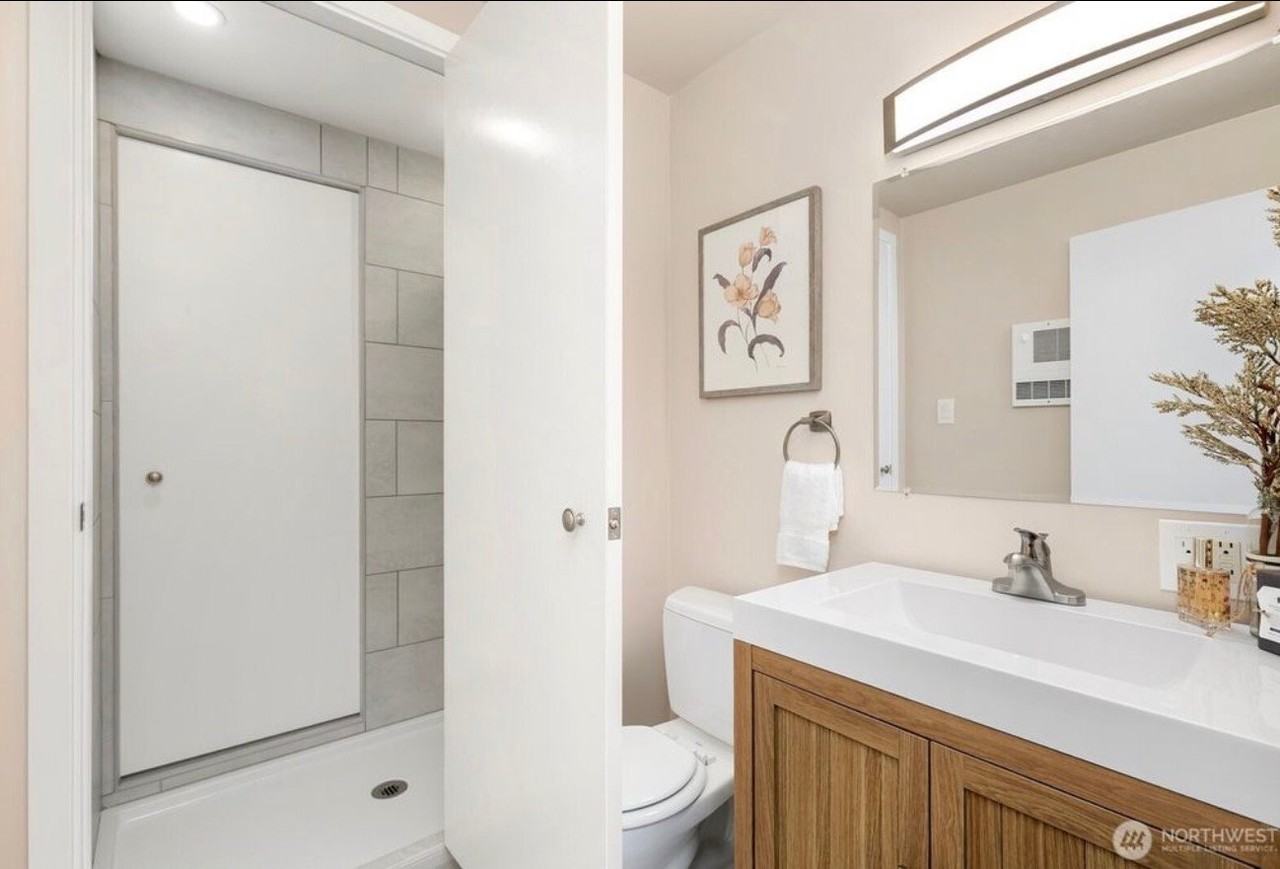 1301 Edmonds Ave Ne #1 - Photo 6 of 12