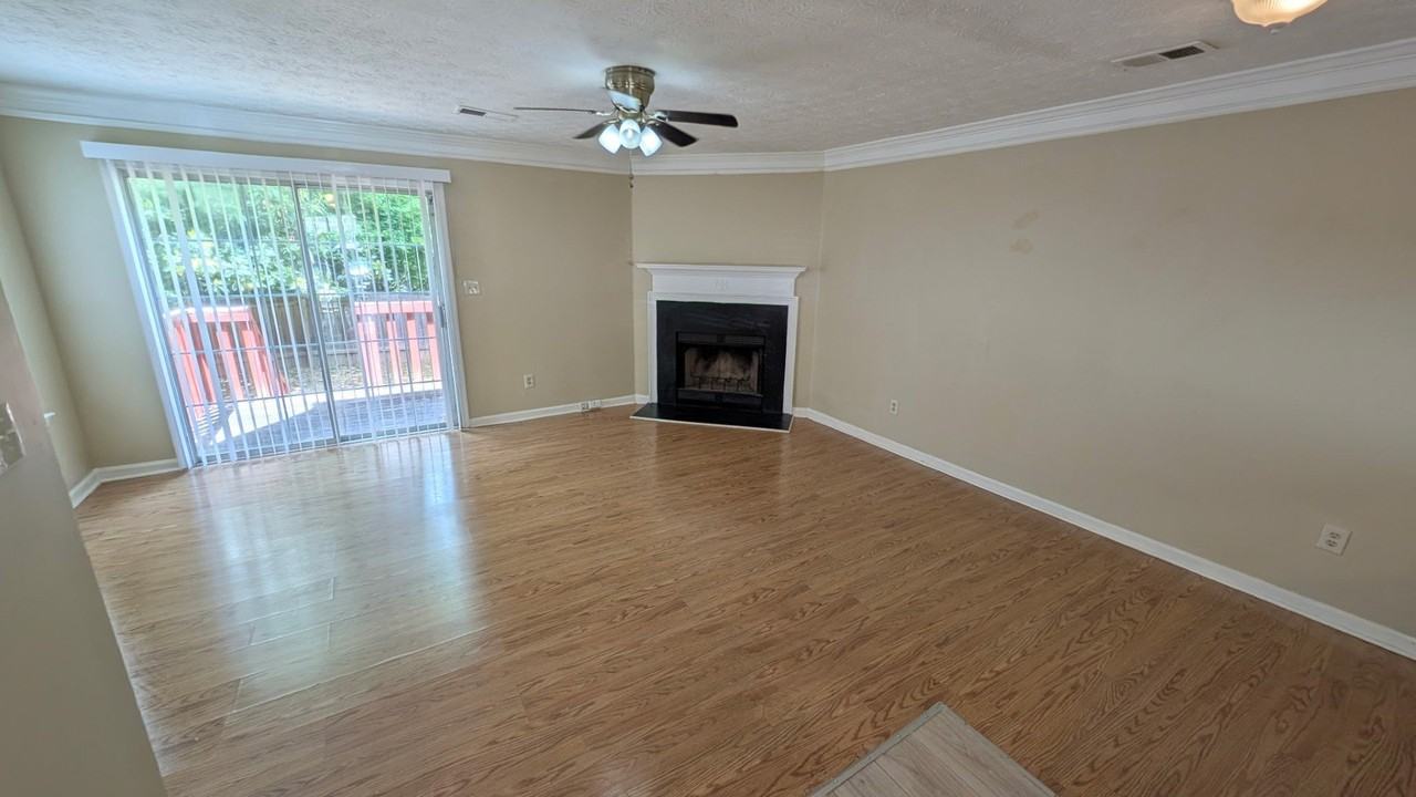 3909 Meadow Creek Dr - Photo 2 of 15