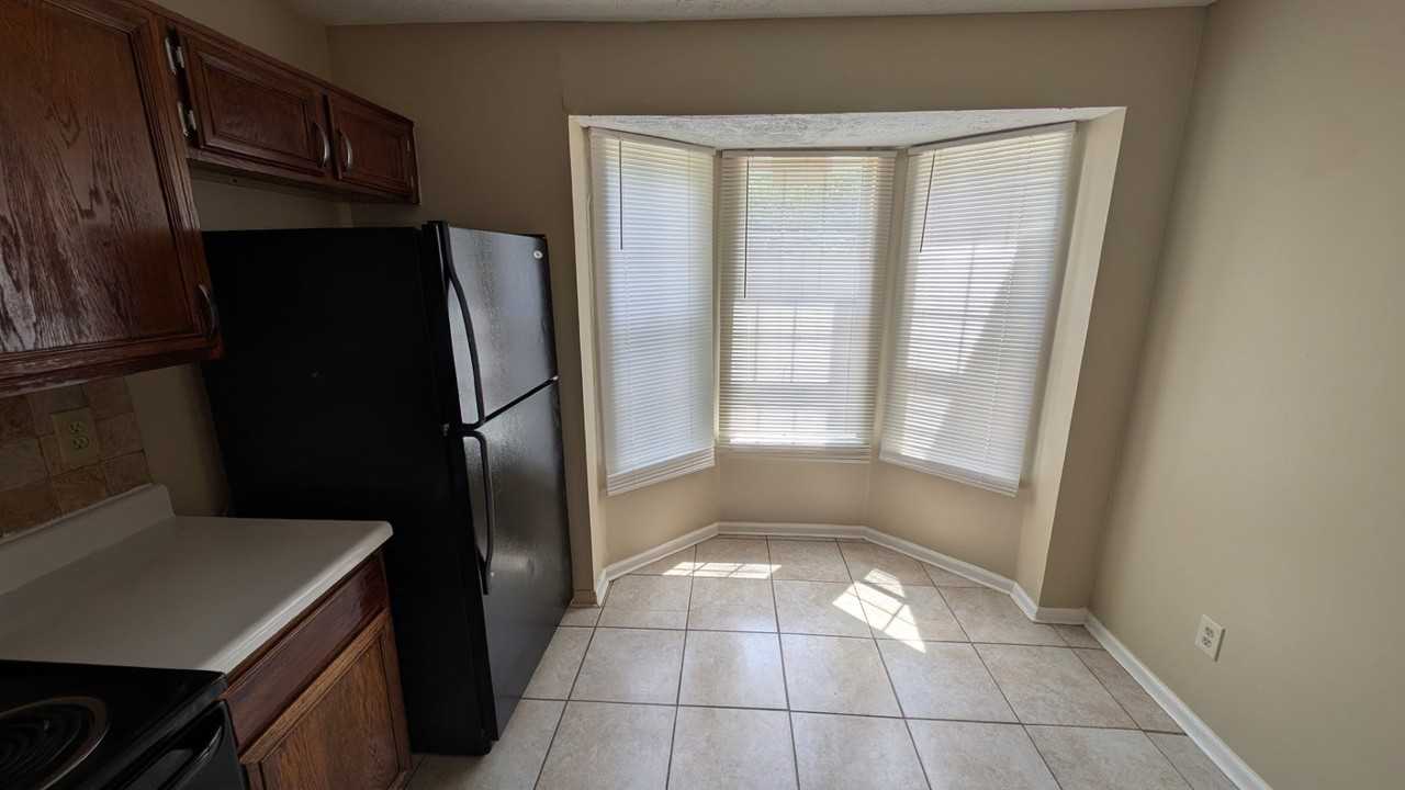 3909 Meadow Creek Dr - Photo 5 of 15
