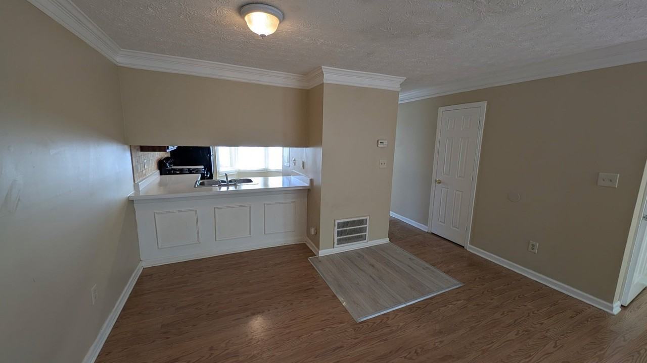 3909 Meadow Creek Dr - Photo 7 of 15