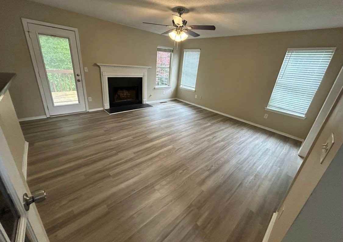 4403 Horseshoe Ct - Photo 3 of 9