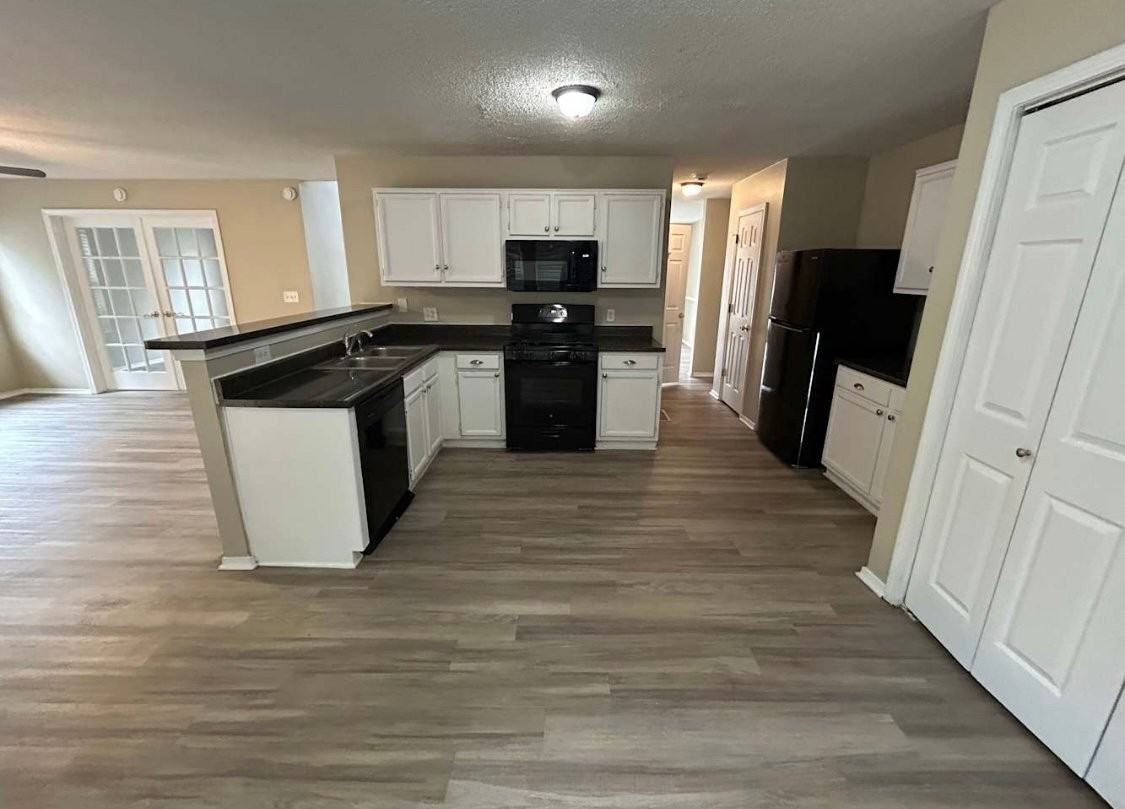 4403 Horseshoe Ct - Photo 4 of 9
