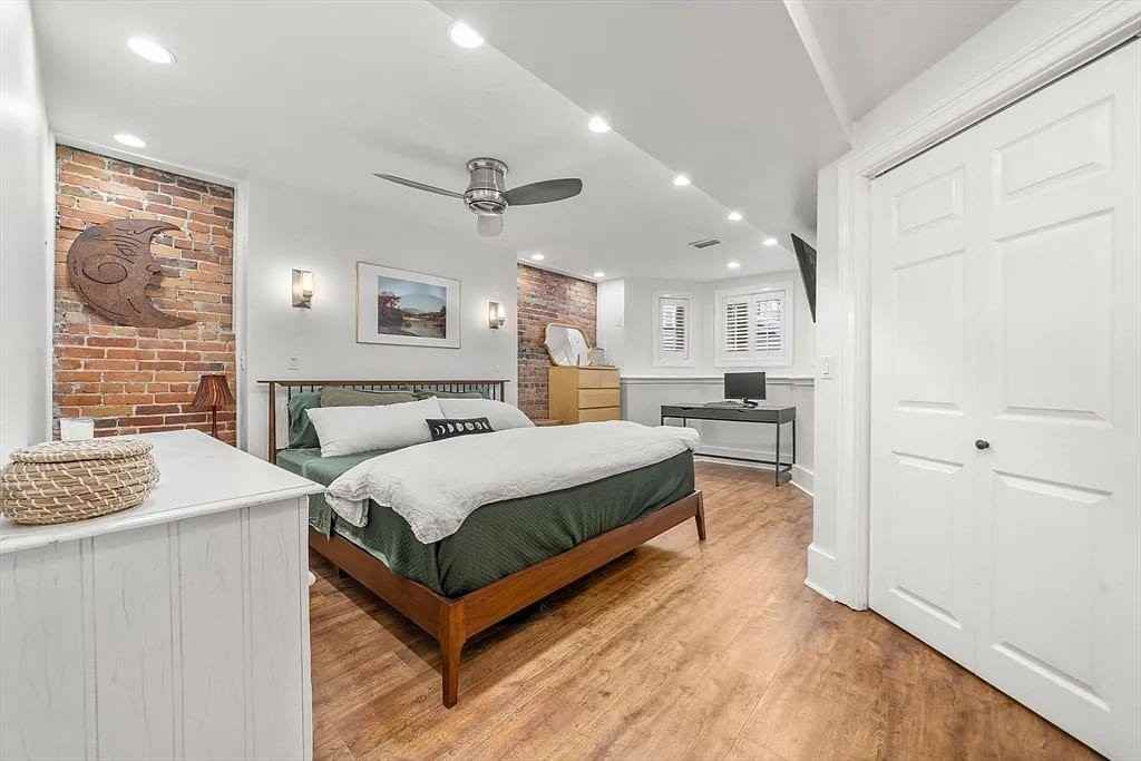 691 E 8th St - Photo 7 of 8