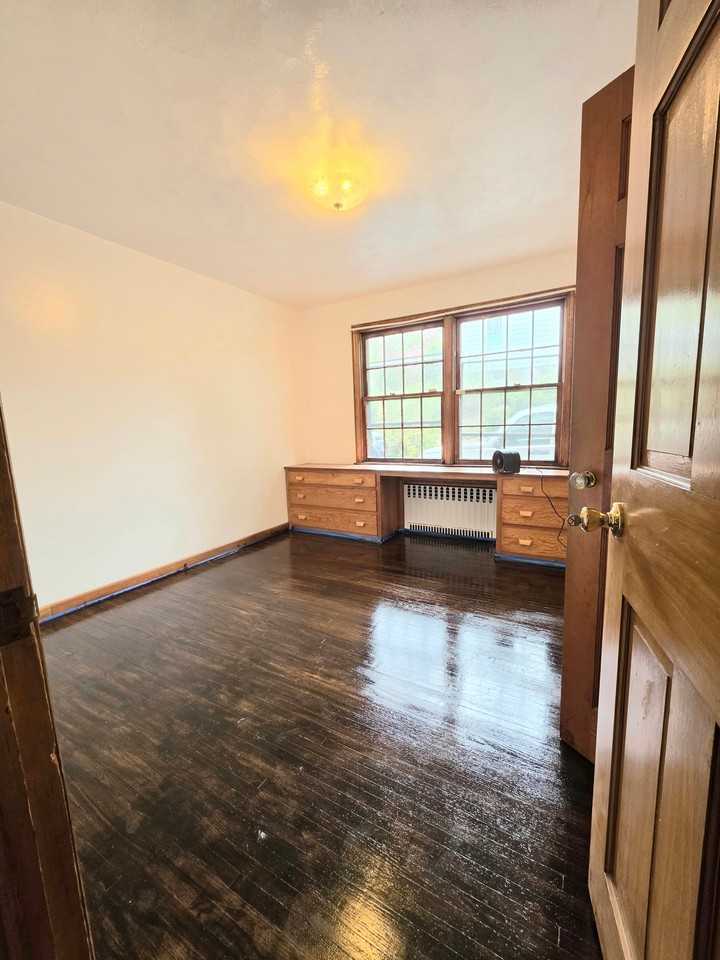 226 Chestnut Ave #1stFLLOR - Photo 4 of 10
