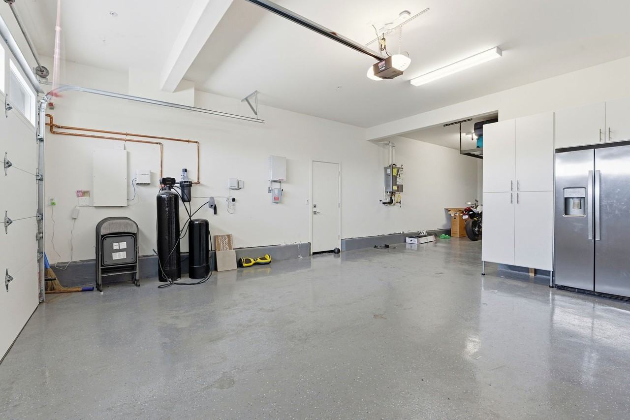 3037 Copley Dr - Photo 2 of 20