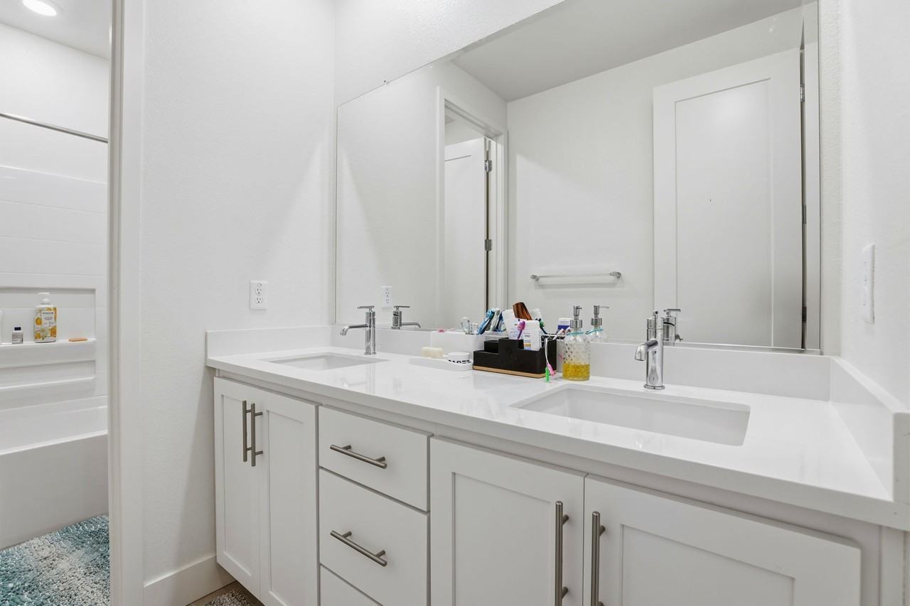 3037 Copley Dr - Photo 6 of 20