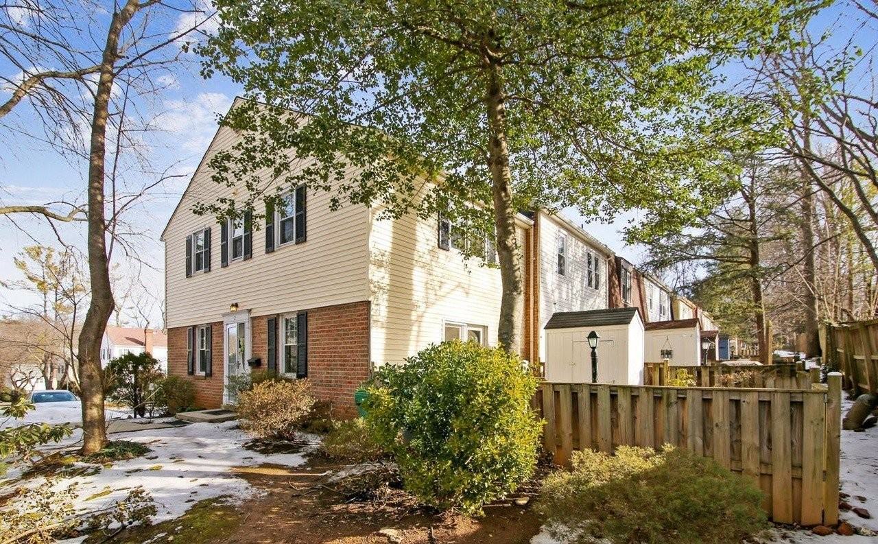 2 Prairie Rose Ct