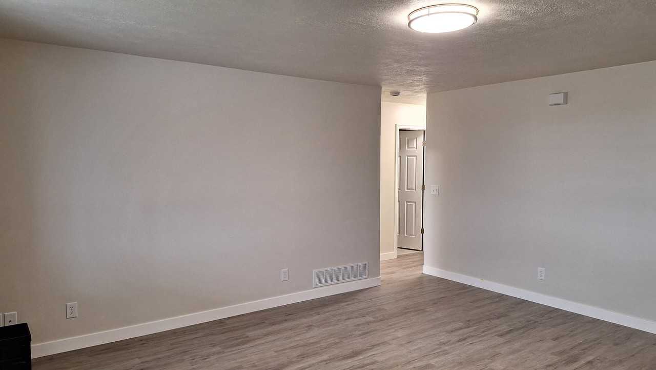 165 Wn - Photo 2 of 20