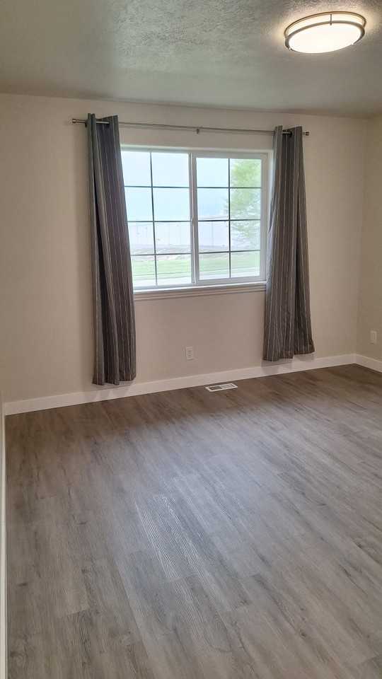 165 Wn - Photo 5 of 20