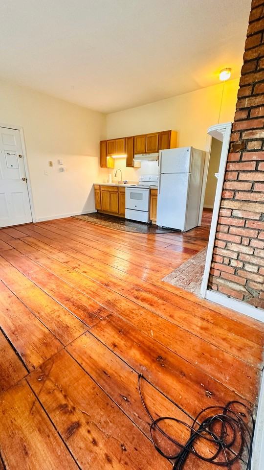 107 S River St #3 - Photo 4 of 13
