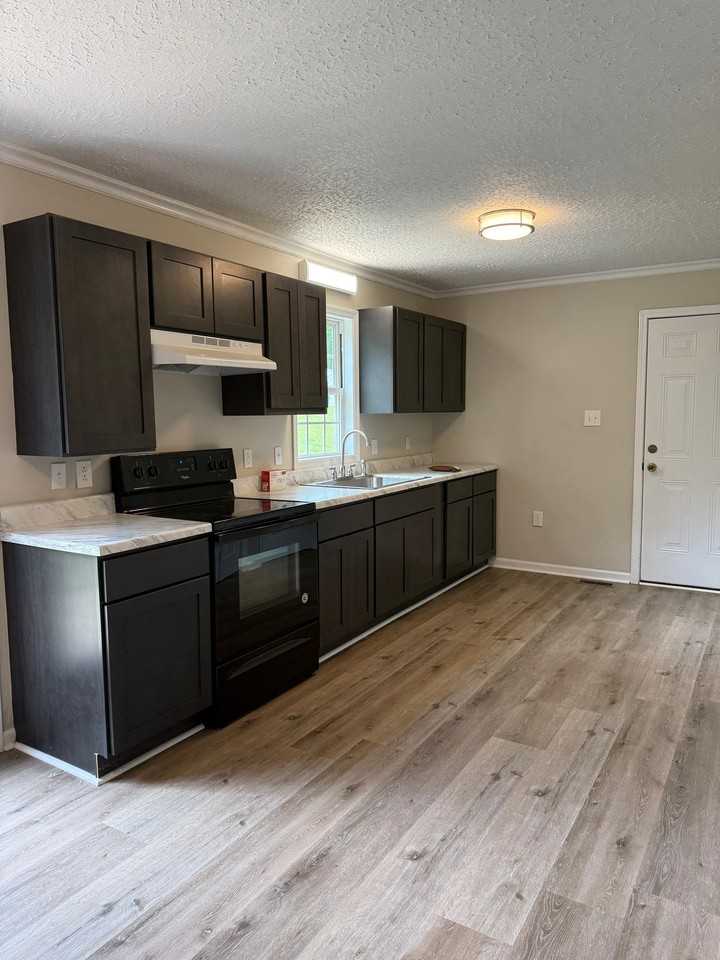 815 Hill St - Photo 2 of 9