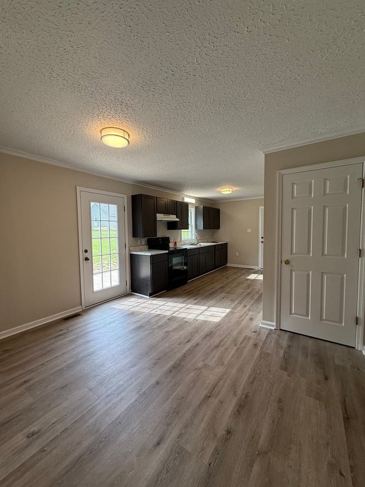 815 Hill St - Photo 3 of 9