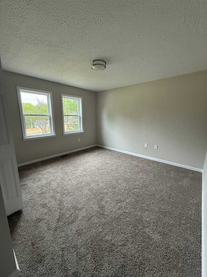 815 Hill St - Photo 6 of 9