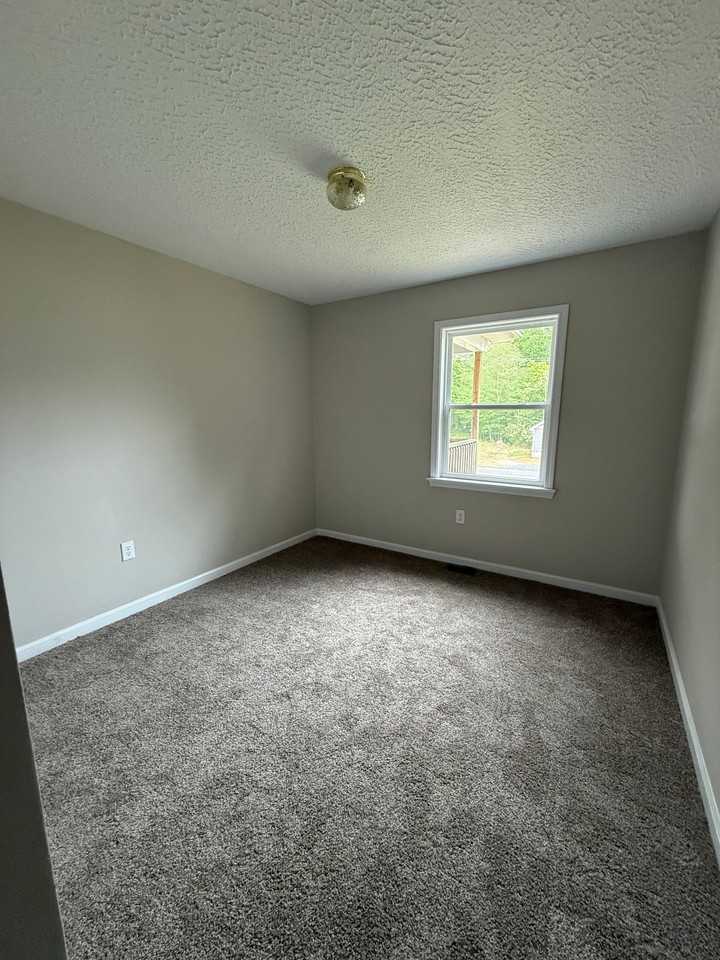 815 Hill St - Photo 7 of 9