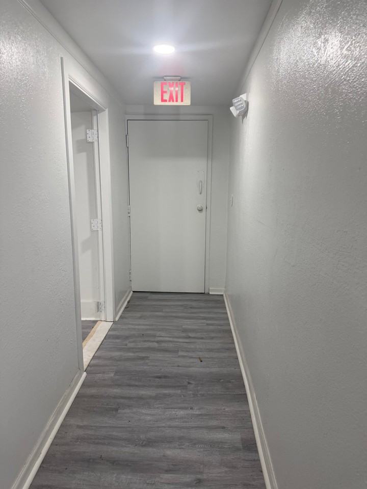 1412 Dauphin Ln #1 - Photo 3 of 12