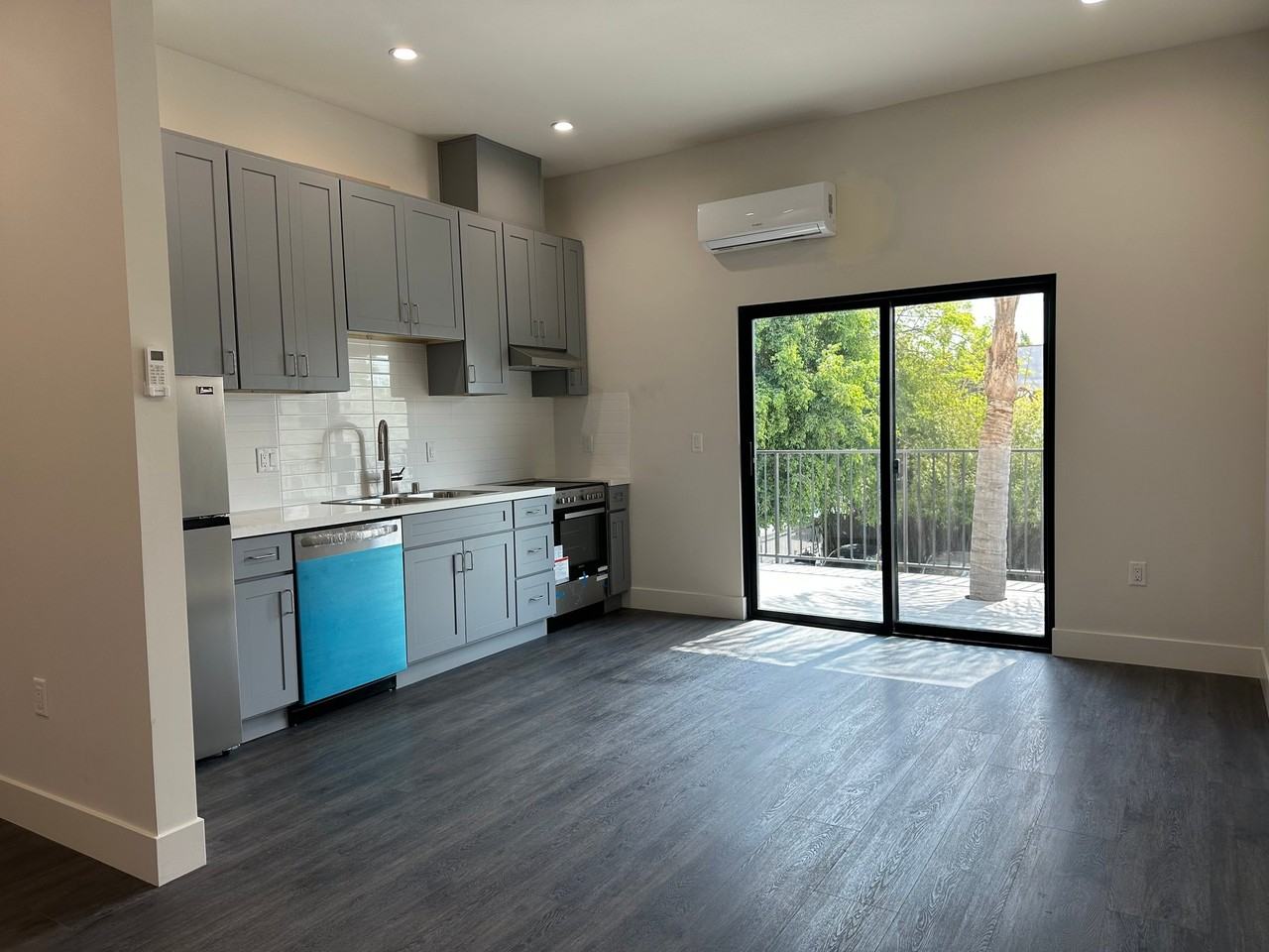 1702 S Hoover St #202 - Photo 3 of 9