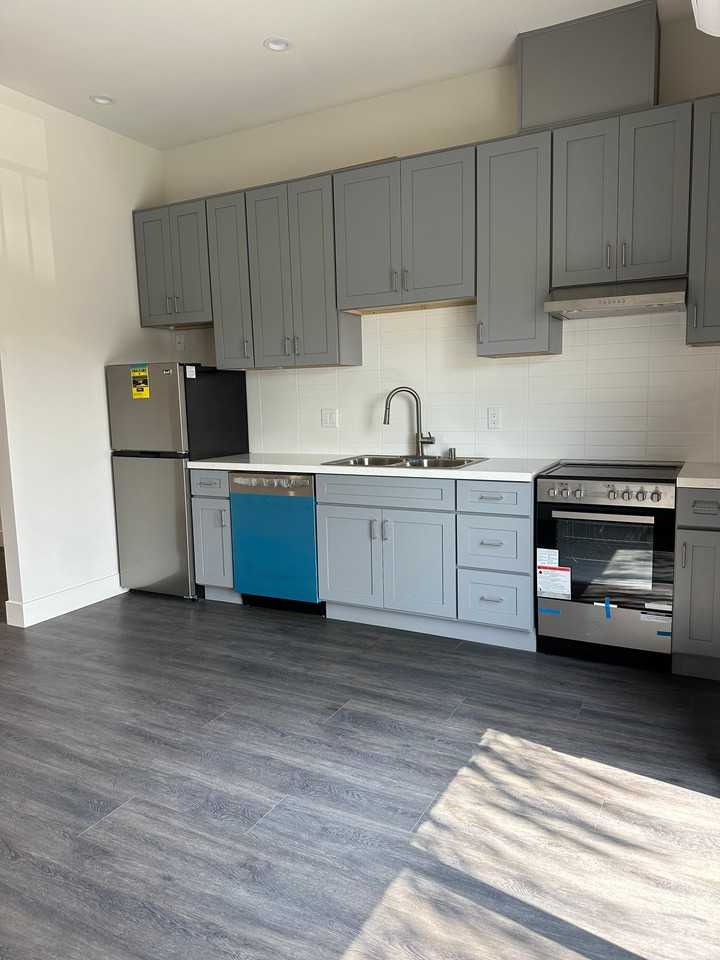 1702 S Hoover St #202 - Photo 4 of 9