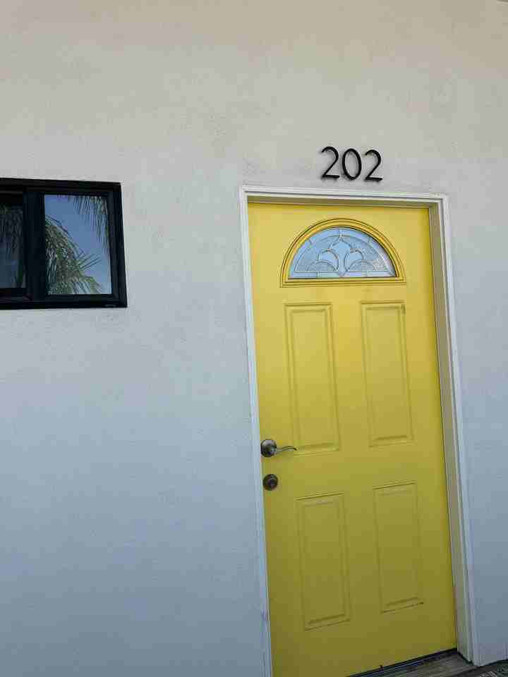 1702 S Hoover St #202 - Photo 7 of 9