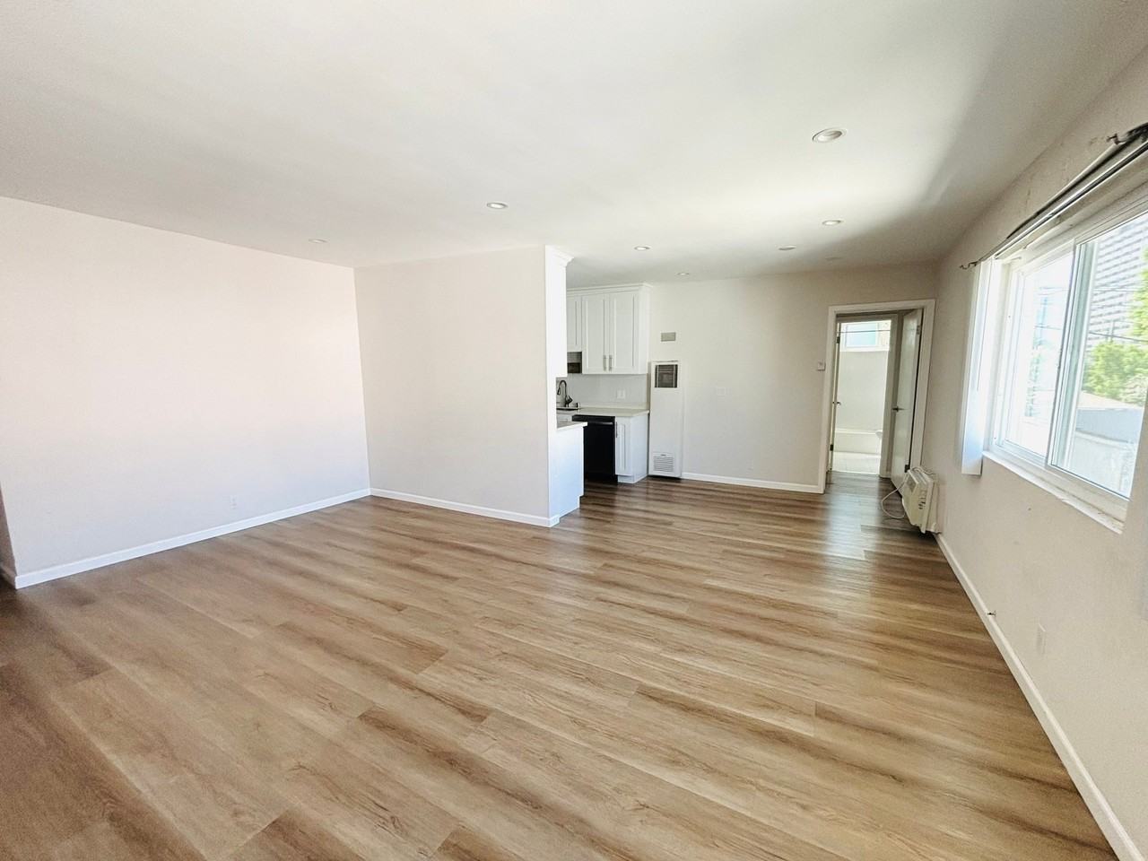 711 N Jackson St #5