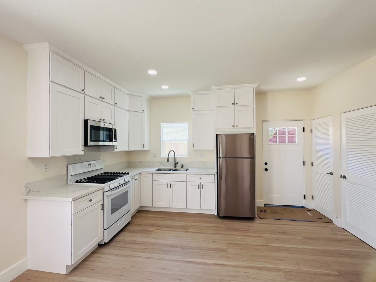 172 E Ramona St #NA - Photo 3 of 13
