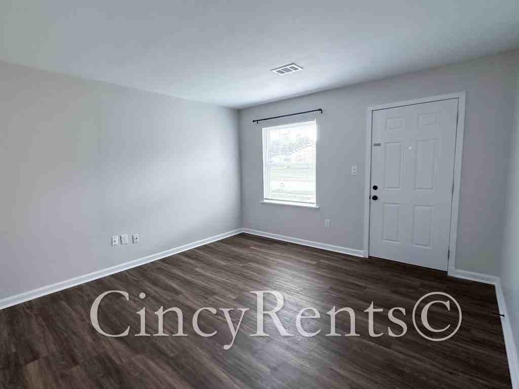 988 Stratford Pl #NA - Photo 3 of 28
