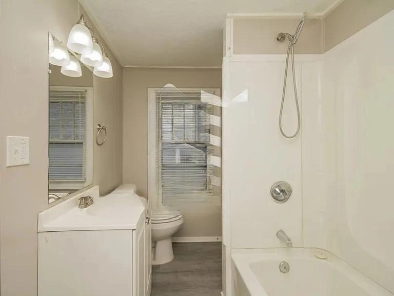 905 E Calvert St #NA - Photo 5 of 8