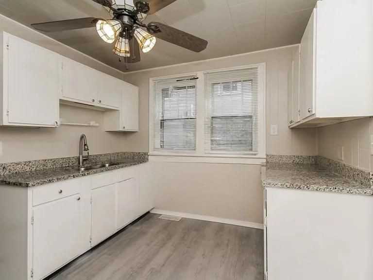 905 E Calvert St #NA - Photo 6 of 8
