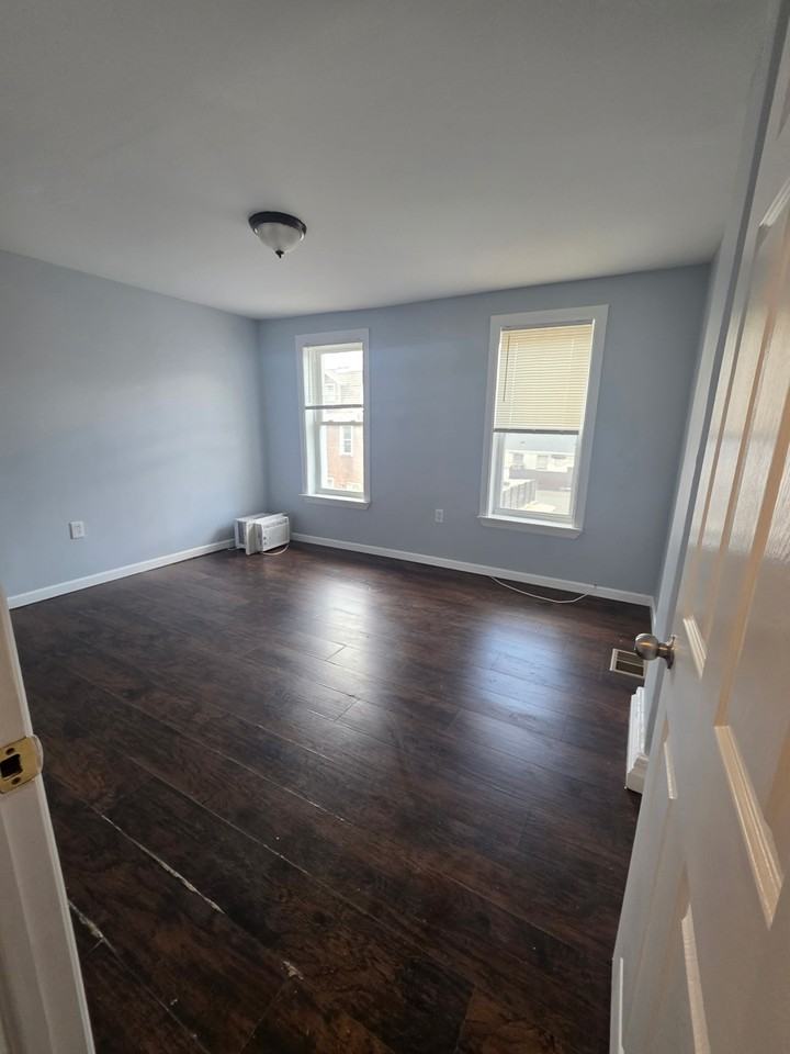 5915 Morton St - Photo 5 of 14