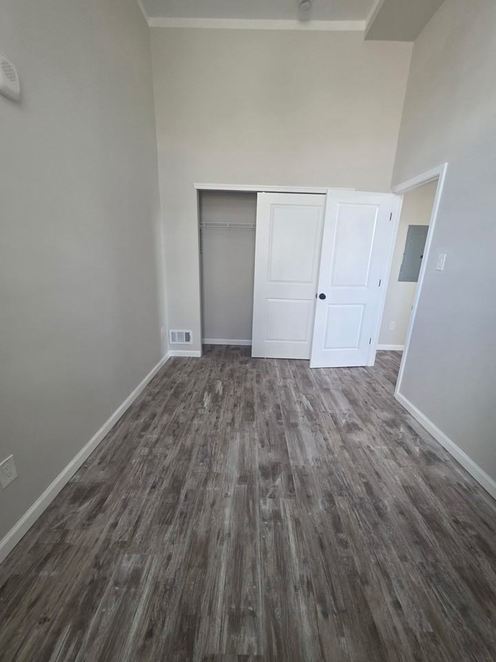 3016 E Thompson St - Photo 2 of 17