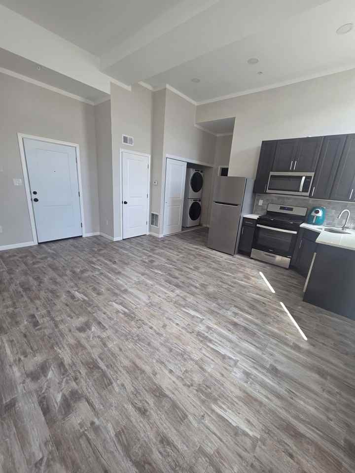 3016 E Thompson St - Photo 5 of 17