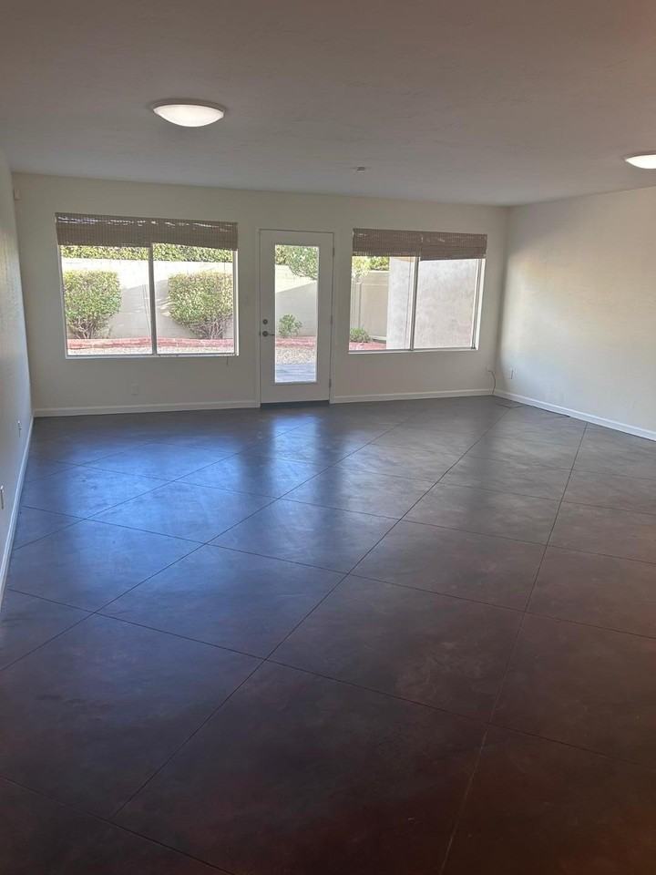 7718 E Meadowbrook Ave - Photo 5 of 15