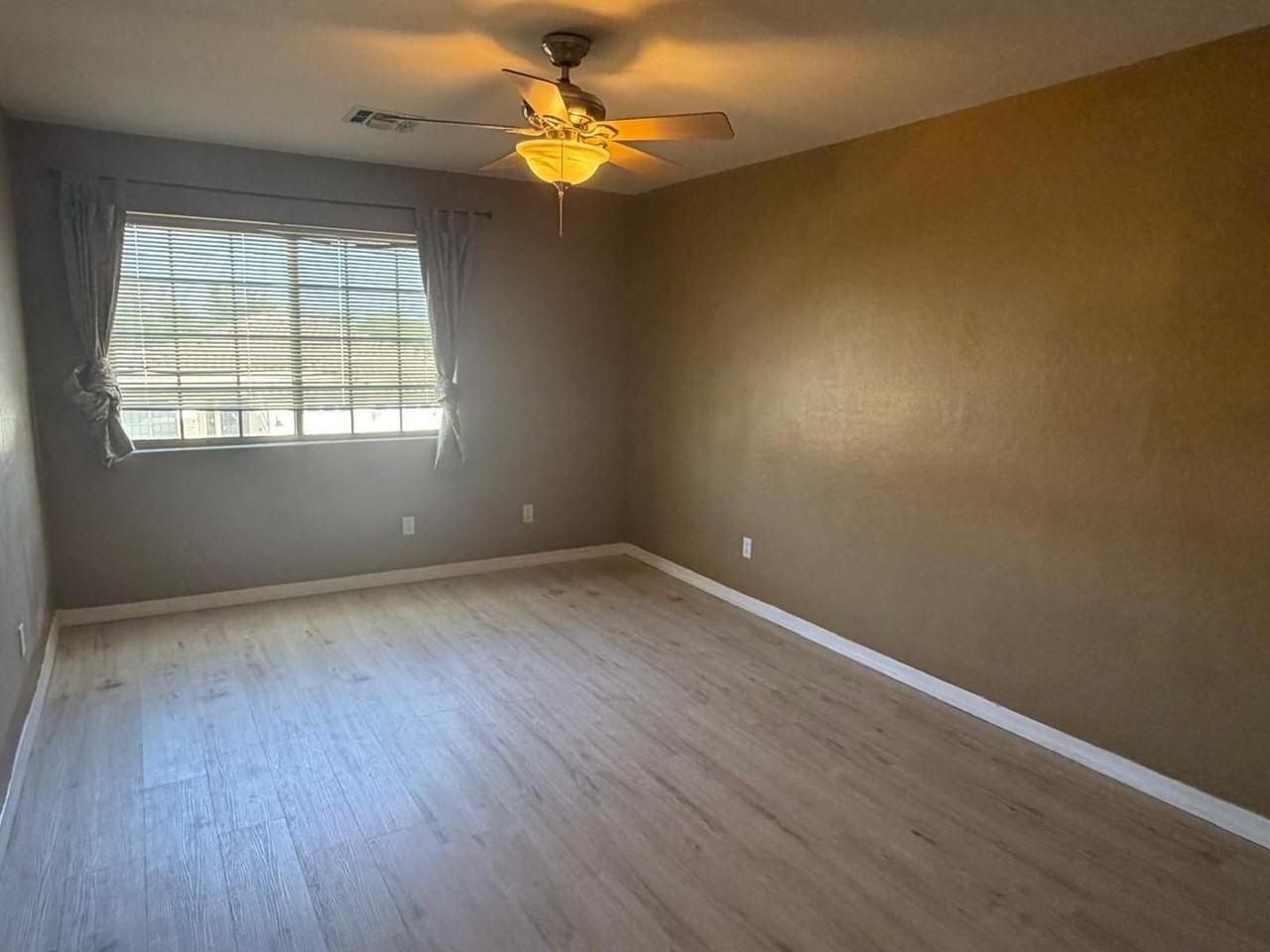 5460 S Scott Pl - Photo 6 of 30