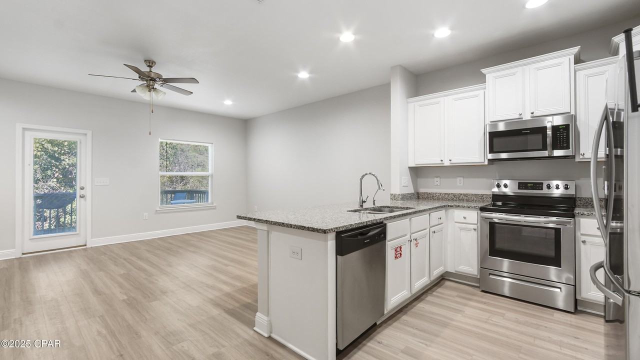 1881 Pointe Dr - Photo 6 of 38