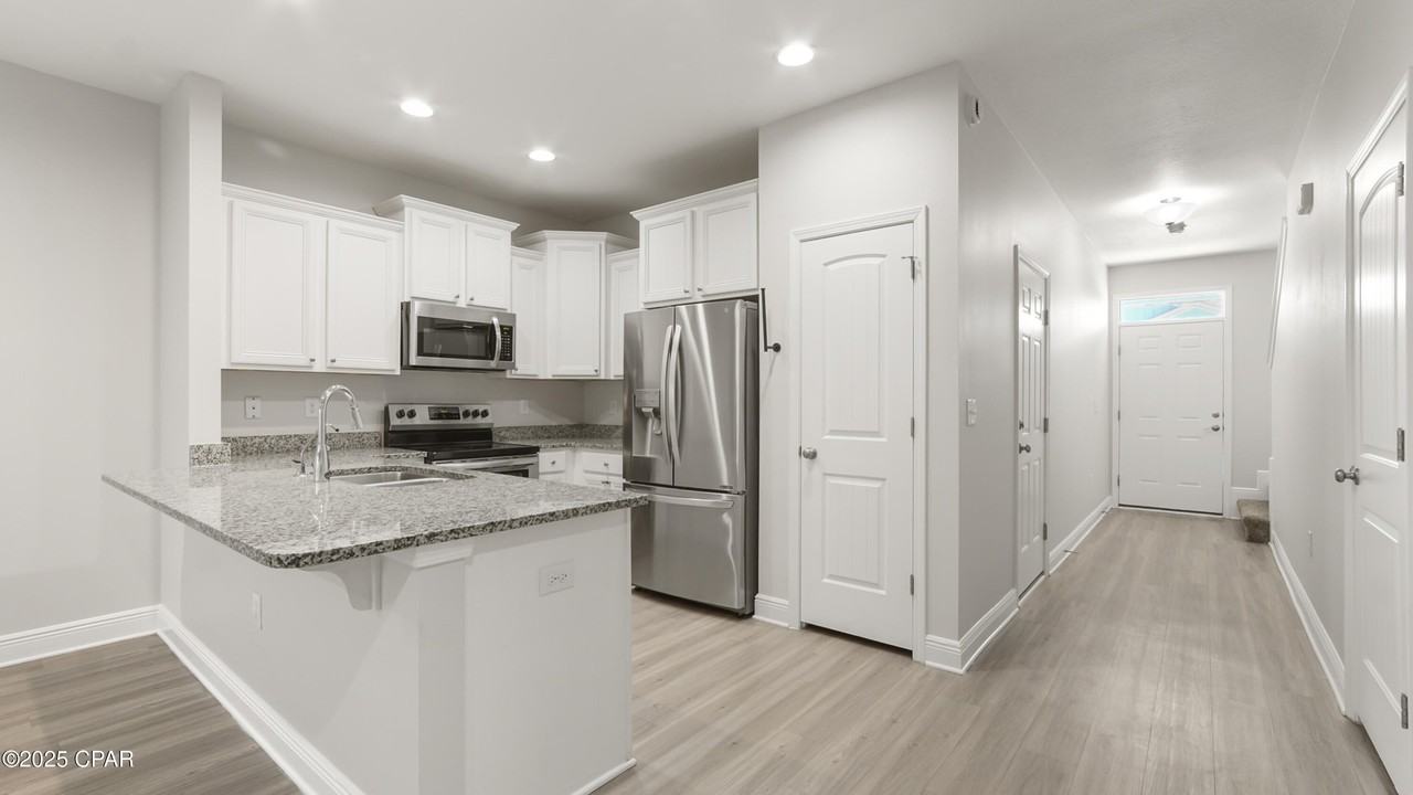 1881 Pointe Dr - Photo 7 of 38