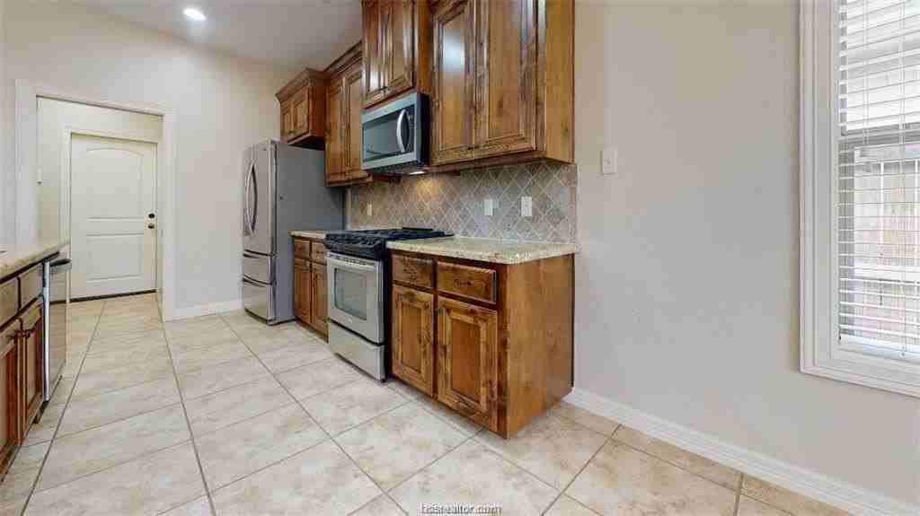 4270 Hollow Stone Dr - Photo 7 of 19