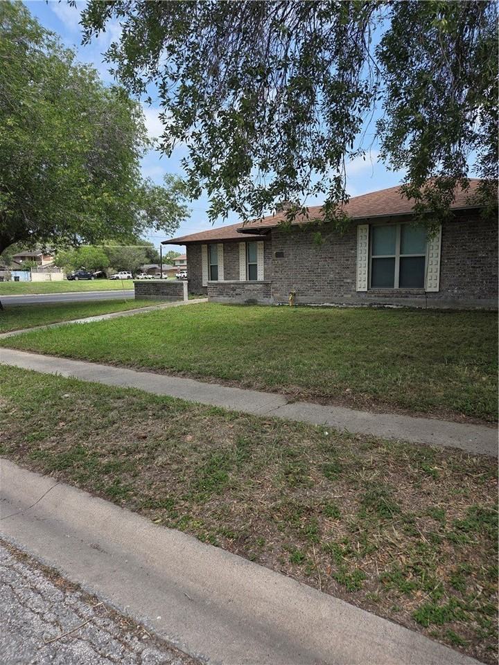 4402 Sutton Ln - Photo 2 of 19