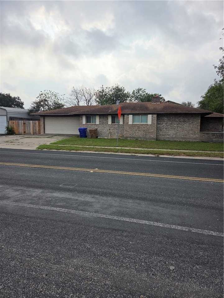 4402 Sutton Ln - Photo 3 of 19