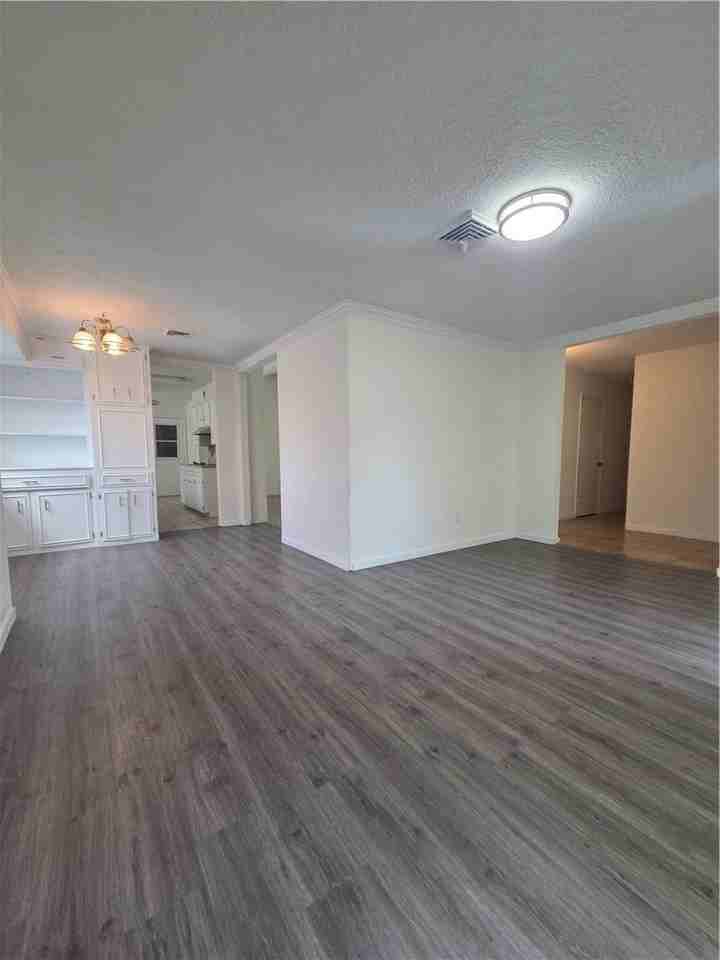 4402 Sutton Ln - Photo 6 of 19