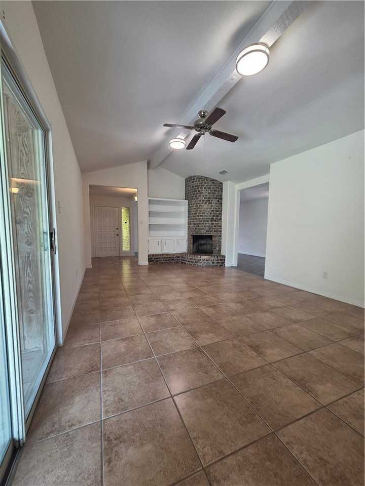 4402 Sutton Ln - Photo 7 of 19