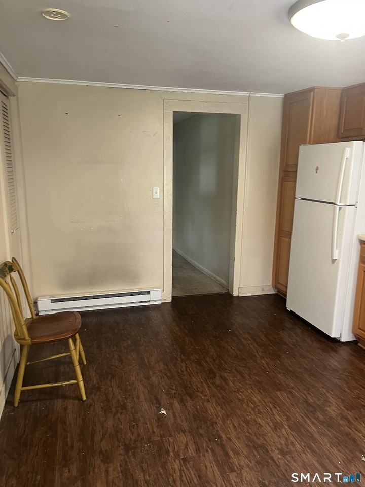 267 Rockwell St #1stFL - Photo 4 of 12