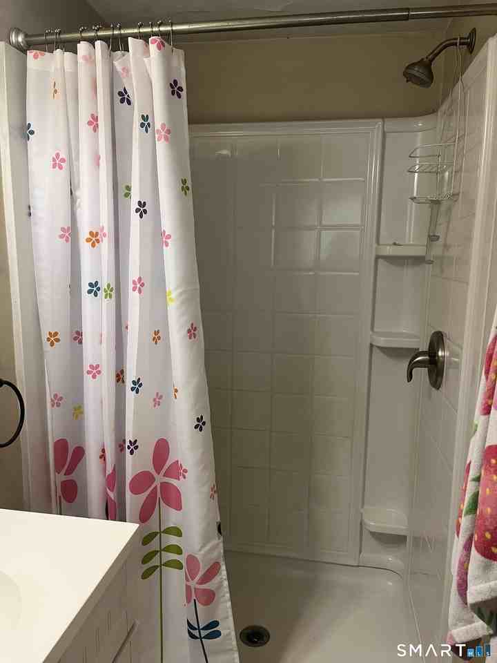 267 Rockwell St #1stFL - Photo 7 of 12