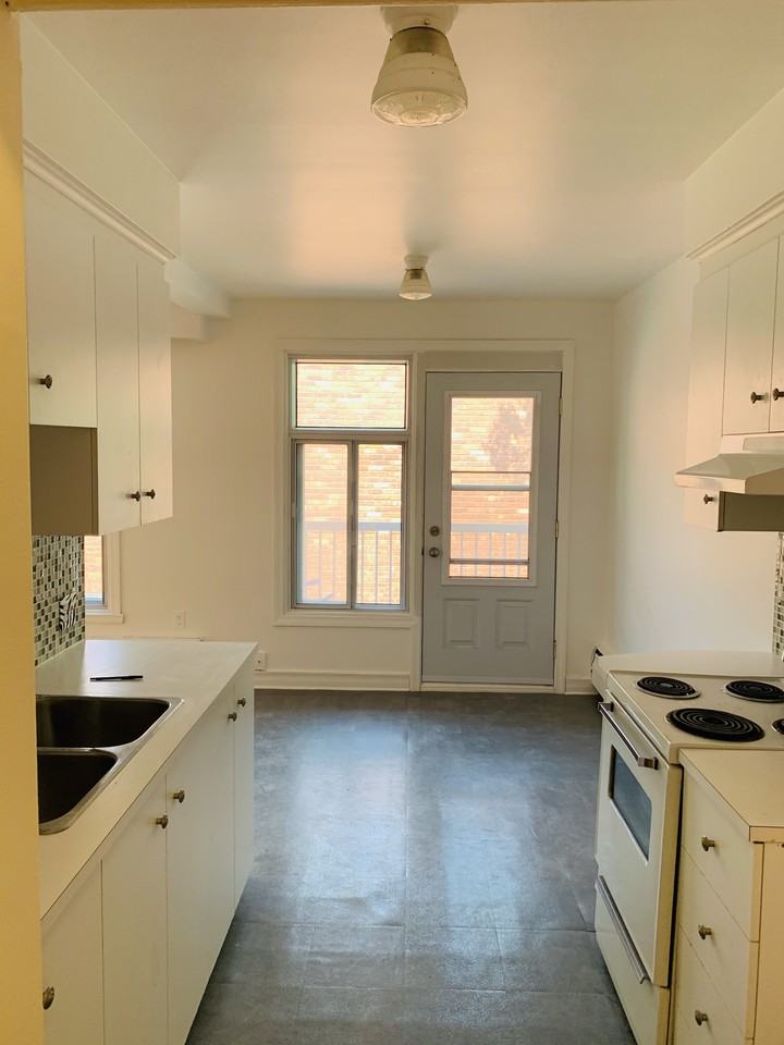 3410 Avenue Rosedale #12 - Photo 2 of 20