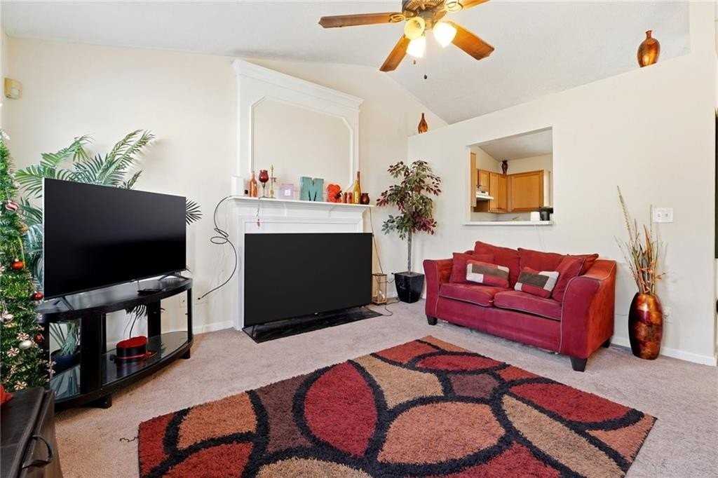 1027 Alford Xing - Photo 3 of 27