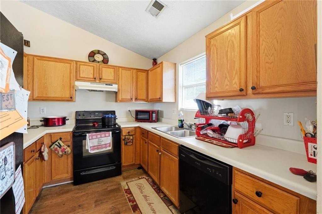 1027 Alford Xing - Photo 6 of 27